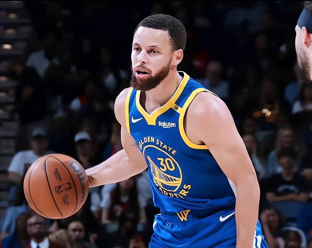 IG不断突破！，库里连续七场比赛得分超过险胜比赛高潮迭起