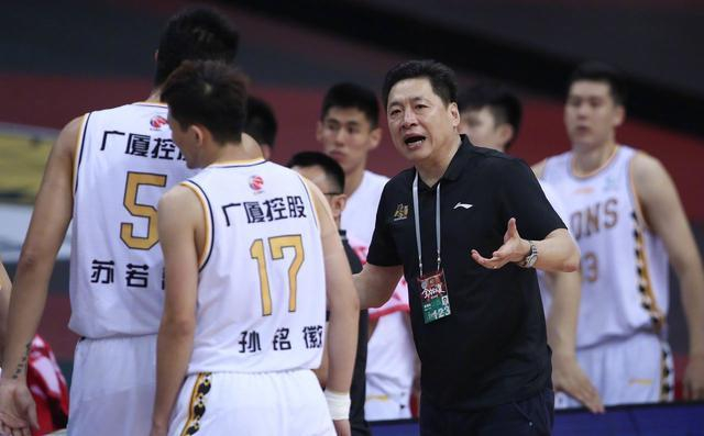 加时末段广州队内部沟通：德甲节点到来，目标明确，阵容厚度经受考验