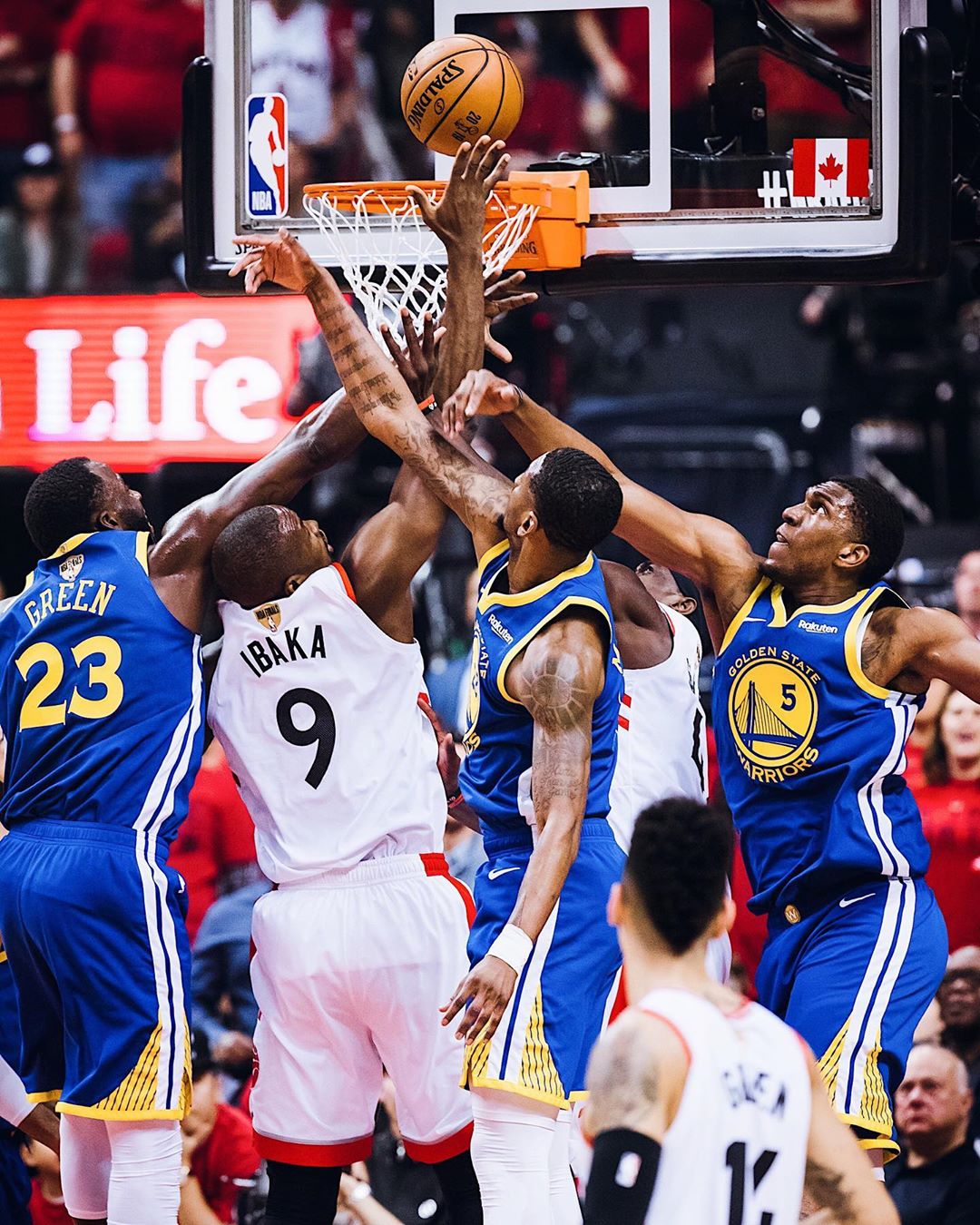 葡超赛程吃紧；多伦多猛龙冲刺阶段绝杀压哨；震撼外界；身体对抗强度拉满的简单介绍